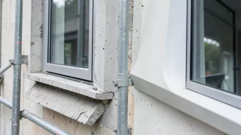 Parapety zewnętrzne przed czy po ociepleniu